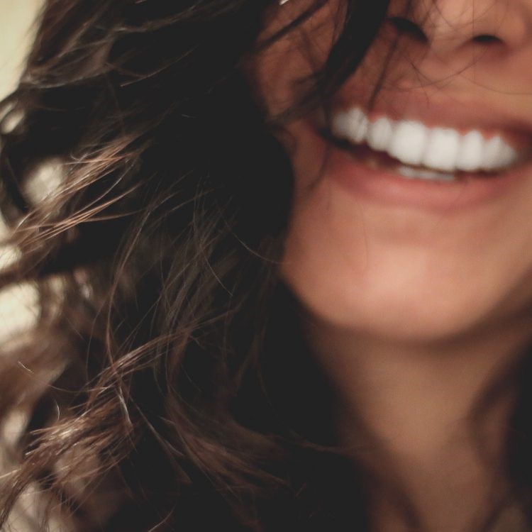 Blanqueamiento dental vs. carillas: ¿Cuál es la mejor opción estética en Terrassa? 2 https://ikonicdental.com/terrassa/blanqueamiento-dental-vs.-carillas:-cual-es-la-mejor-opcion-estetica-en-terrassa