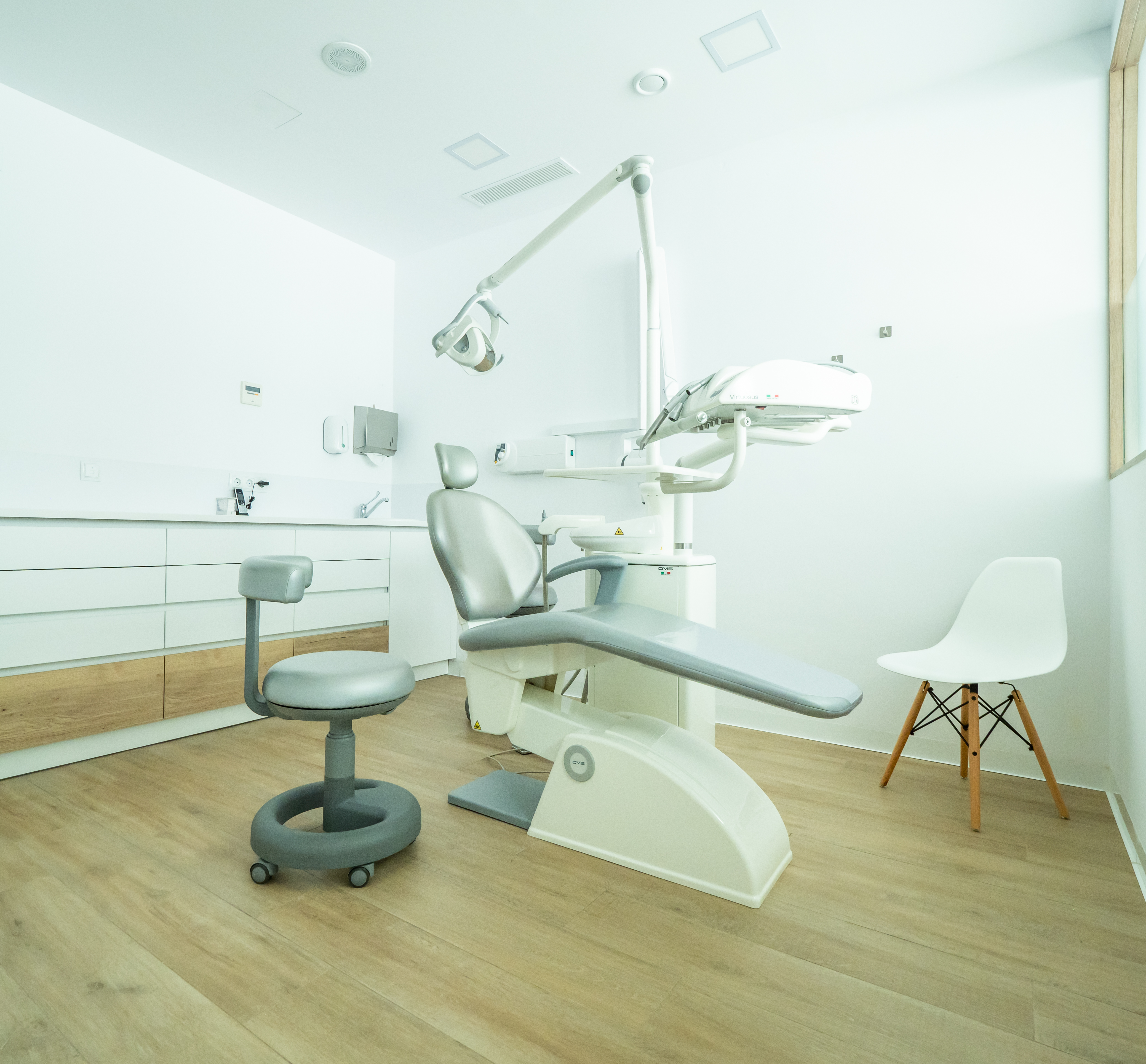 https://ikonicdental.com/terrassa/como-recuperar-encias-retraidas-con-tratamientos-periodontales-avanzados